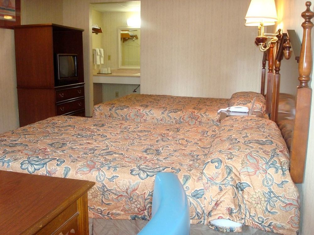 Ruby'S Inn And Convention Center Missoula Room photo