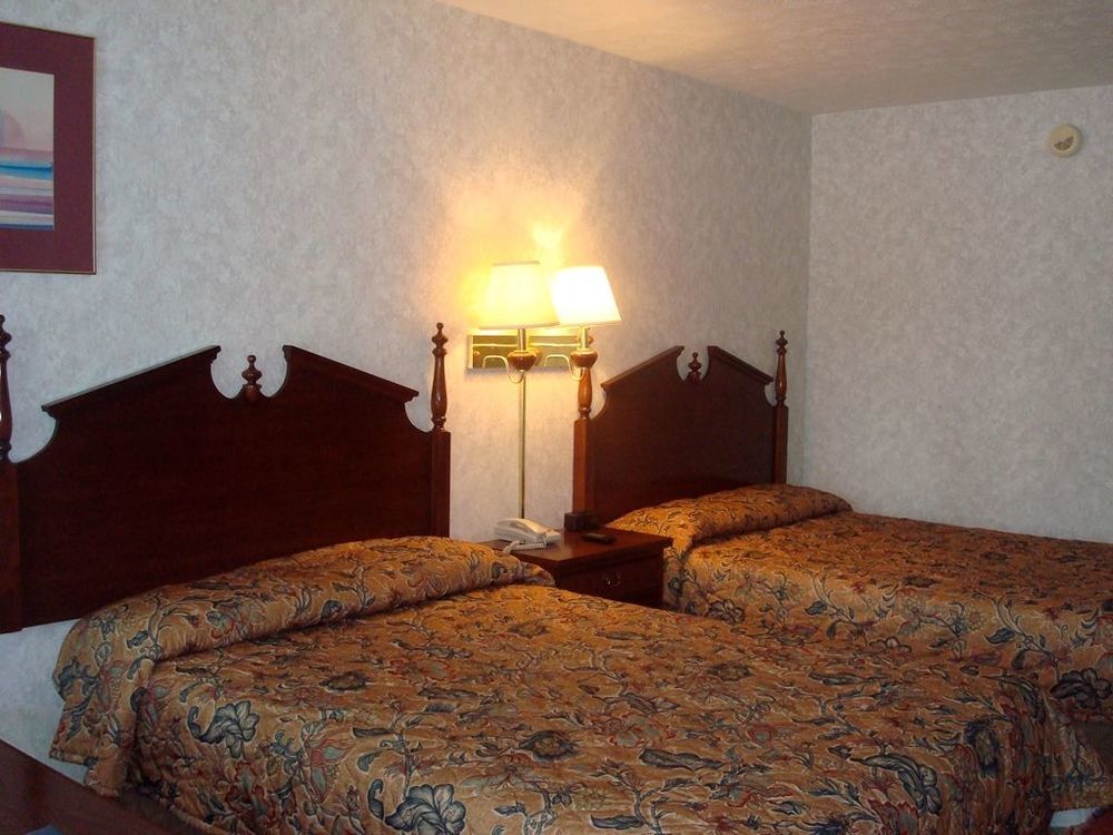 Ruby'S Inn And Convention Center Missoula Room photo